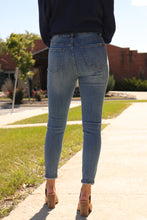 Load image into Gallery viewer, Dezzy Distressed High Rise jeans
